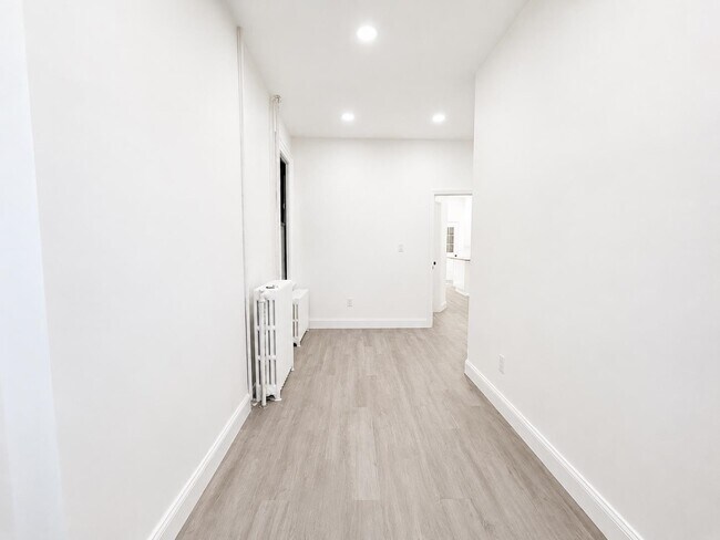 Building Photo - 428 56th St