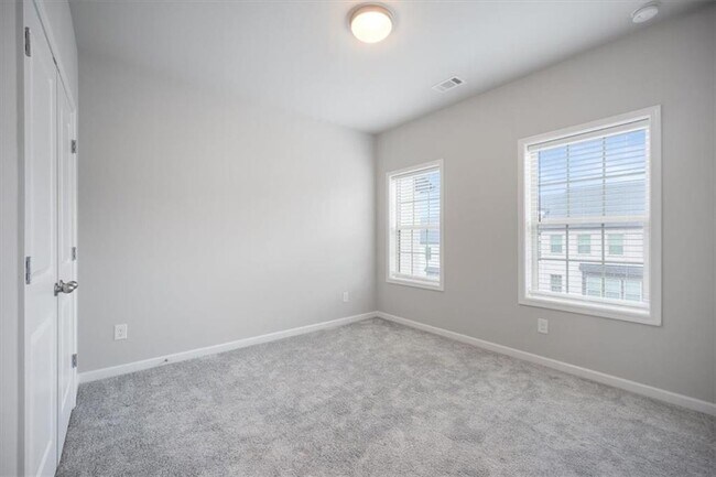 Building Photo - 1505 Slopeside Loop SE