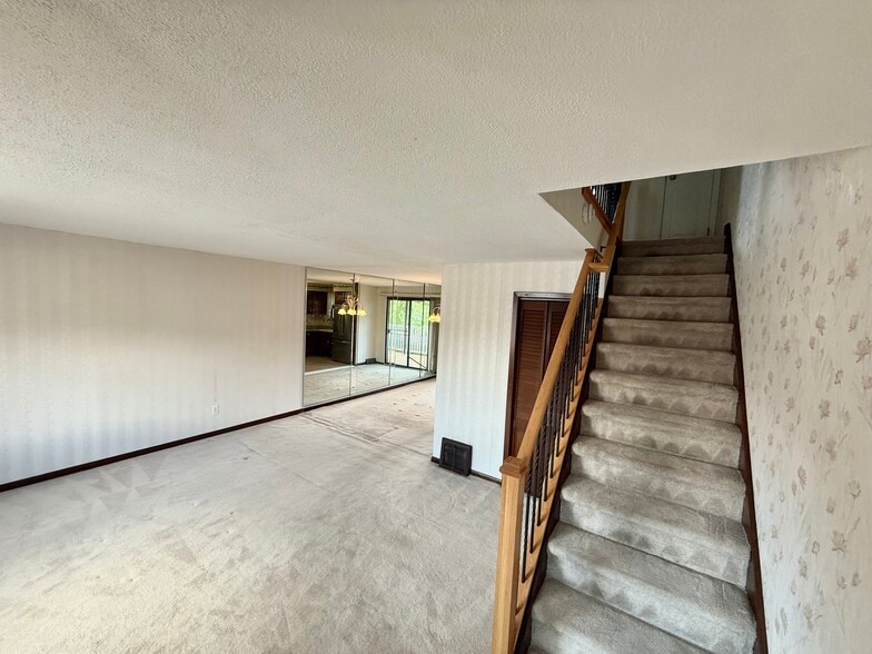 Building Photo - 3620 Canby Dr