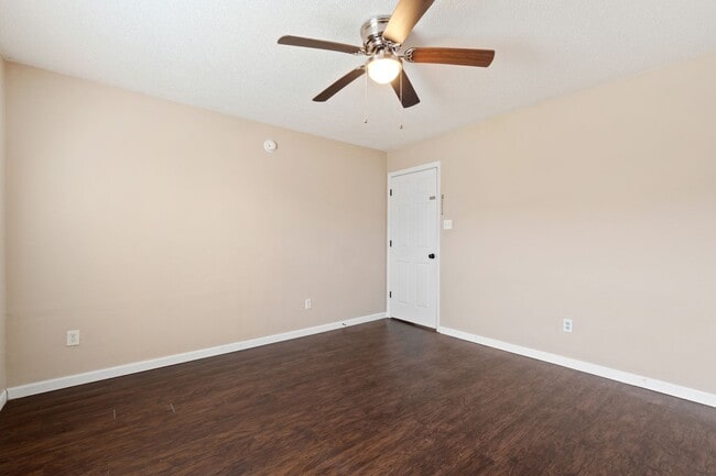 Building Photo - 2800 N 55th Cir