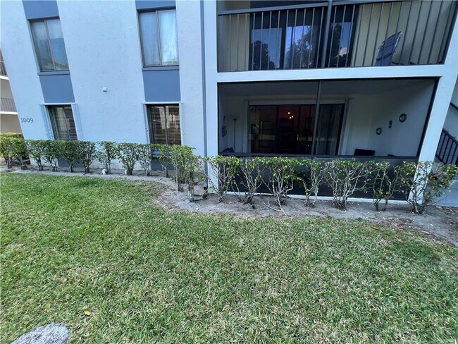 Building Photo - 1009 Green Pine Blvd
