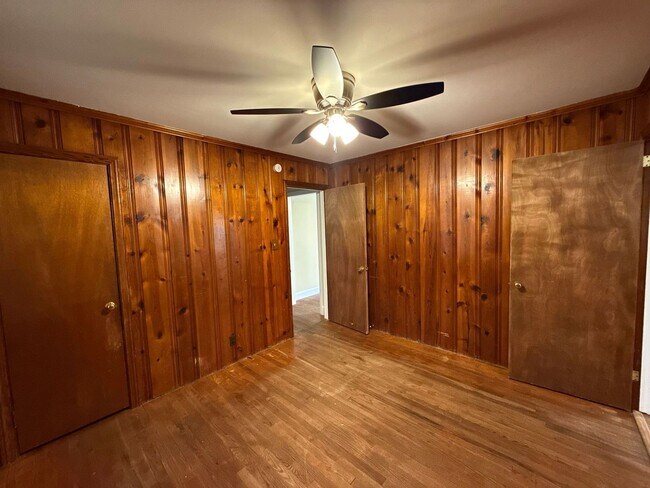 Building Photo - 3-bedroom, 1-bath Brick Home