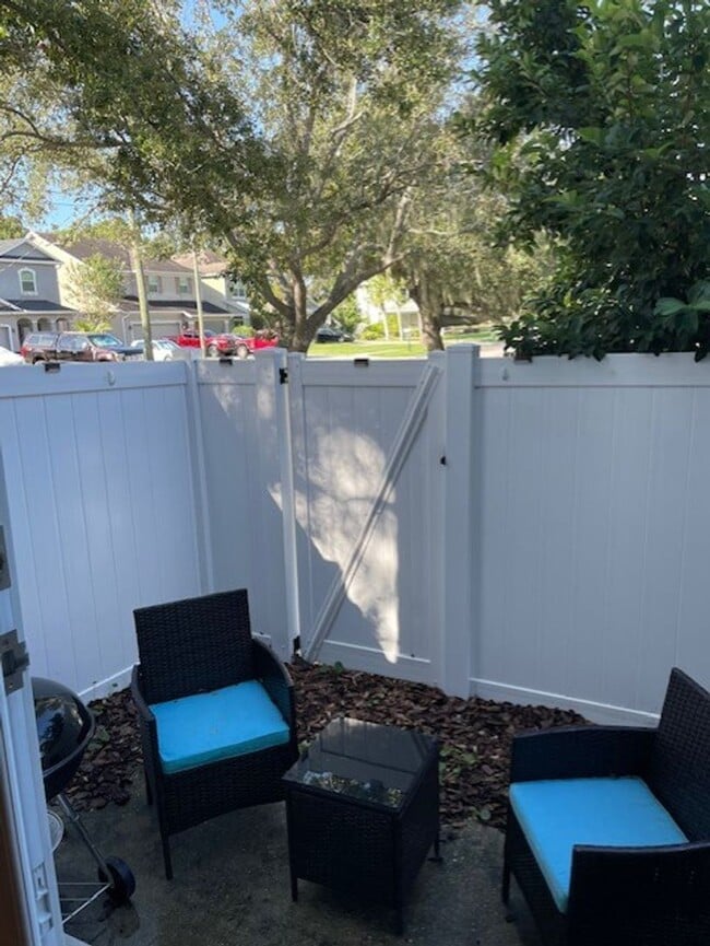 Building Photo - 2 Bedroom 2 1/2 Bath Townhouse in ST, next to MacDill Air Force Base