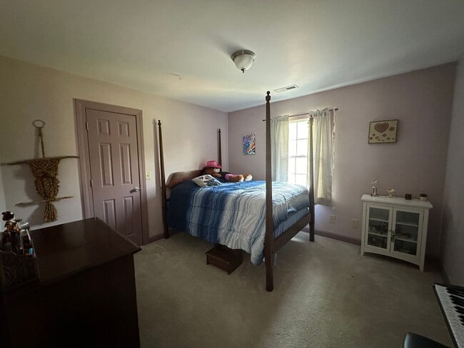 Building Photo - Beautiful Goose Creek Oasis