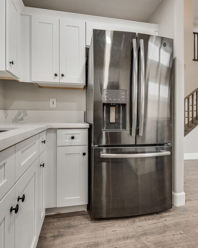 Building Photo - Gorgeous, recently renovated Green Valley ...