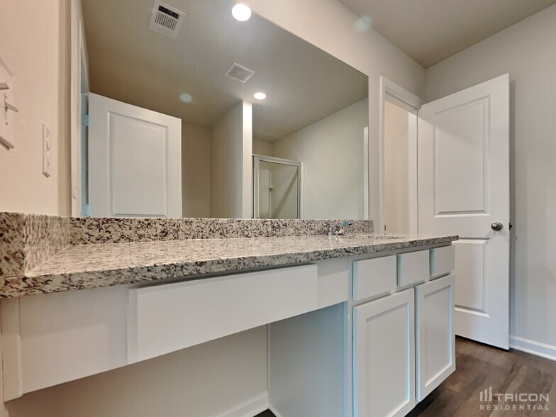 Building Photo - 1100 Amadas Dr
