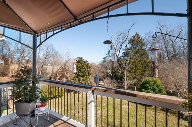 Building Photo - Sought after Williamson County Home 3/2 wi...