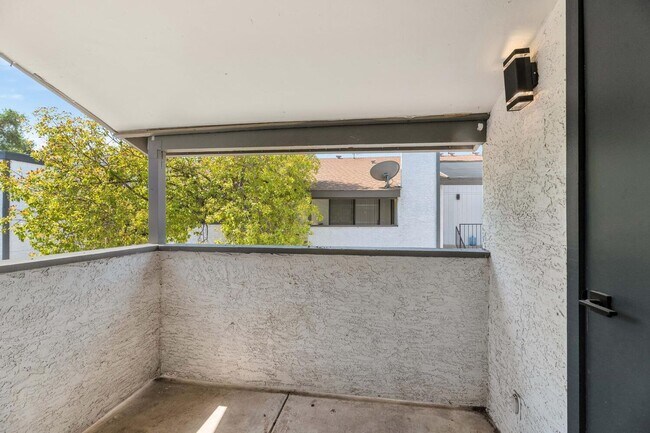 Building Photo - 1221 N 85th Pl