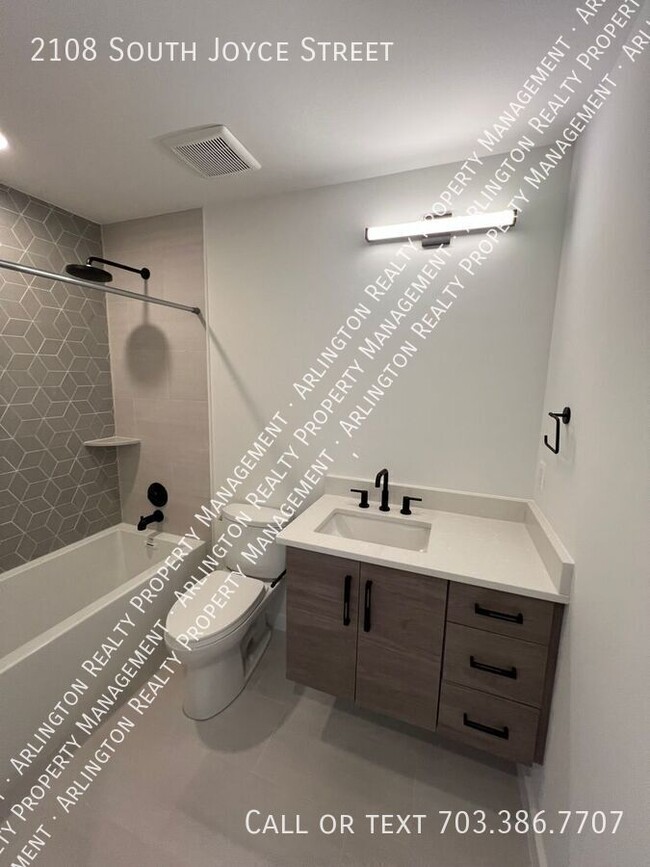 Building Photo - 2108 S Joyce St