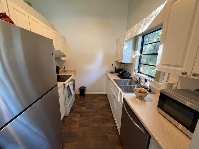 Building Photo - 1584 39th Ave