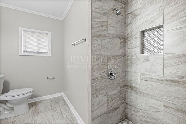 Building Photo - Beautifully Renovated 3 Bed / 2 Bath Home with Over 1,700 Sq Ft!