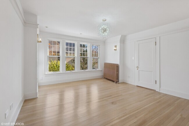 Building Photo - 619 Forest Ave