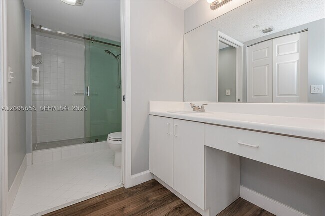 Building Photo - 550 SW 138th Ave