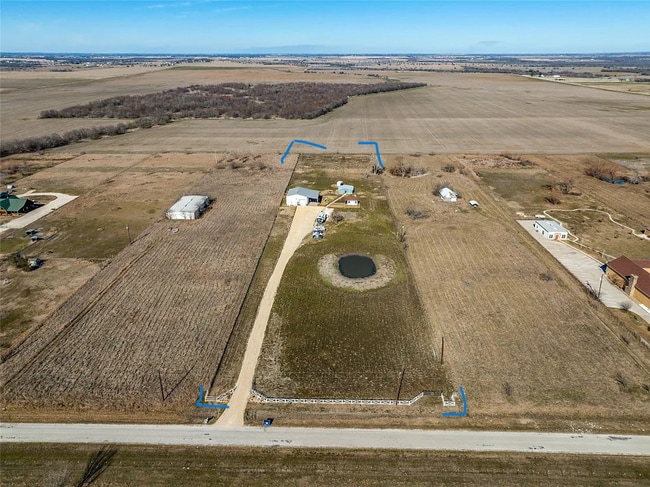 Building Photo - 3 Bed 3 Bath on 5 Acres in Pilot Point