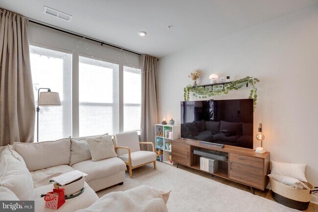 Building Photo - 4614 Olivine Dr