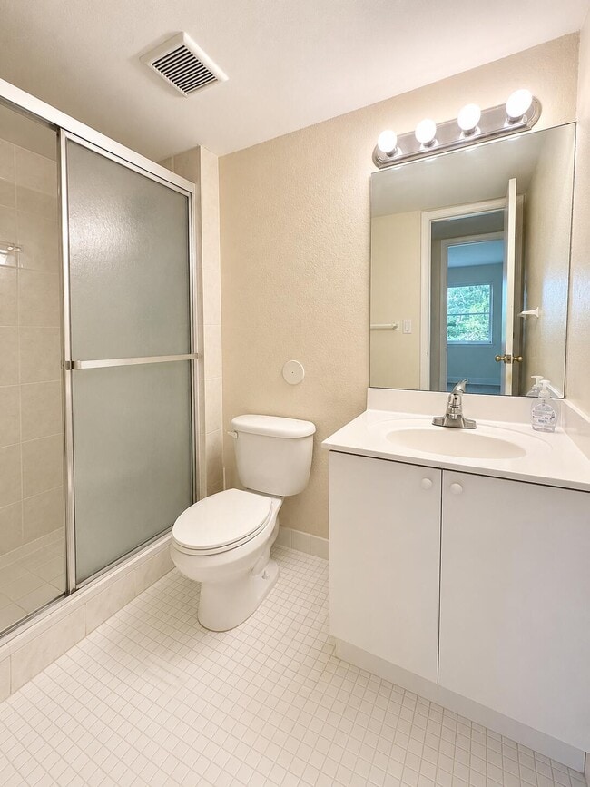 Building Photo - 4205 N University Dr