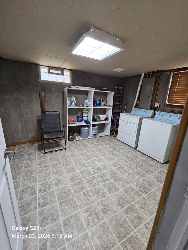 Building Photo - EDGEWOOD - SINGLE FAMILY RANCHER