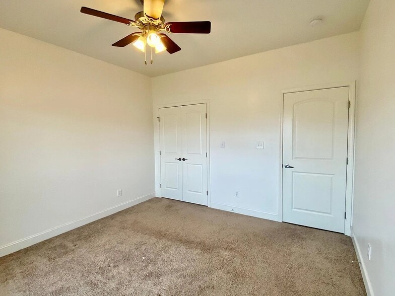 Building Photo - 115 Woodvale Dr