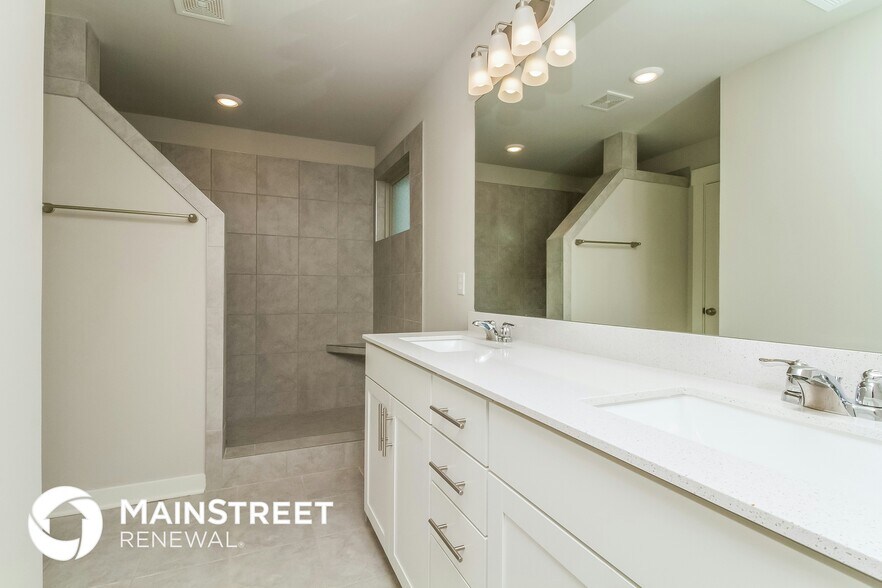 Building Photo - 853 Sapphire Dr