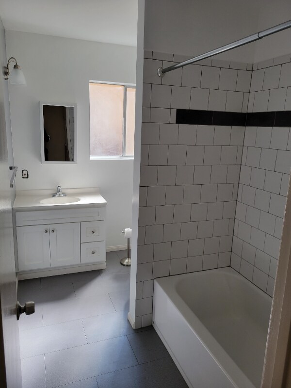 Building Photo - 4075 Oakwood Ave