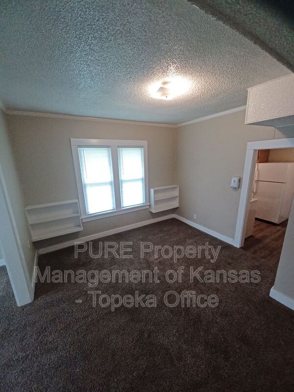Building Photo - 630 SW Washburn Ave
