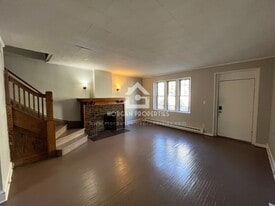 Building Photo - 302 S 12th St