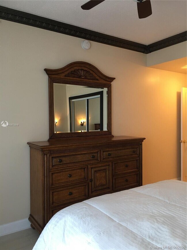 Building Photo - 100 S Birch Rd