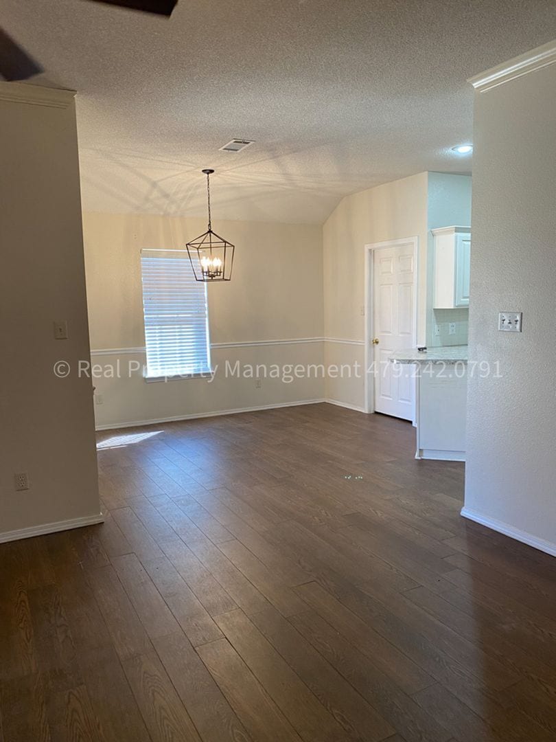 Building Photo - 6005 Sandy Parker Ct