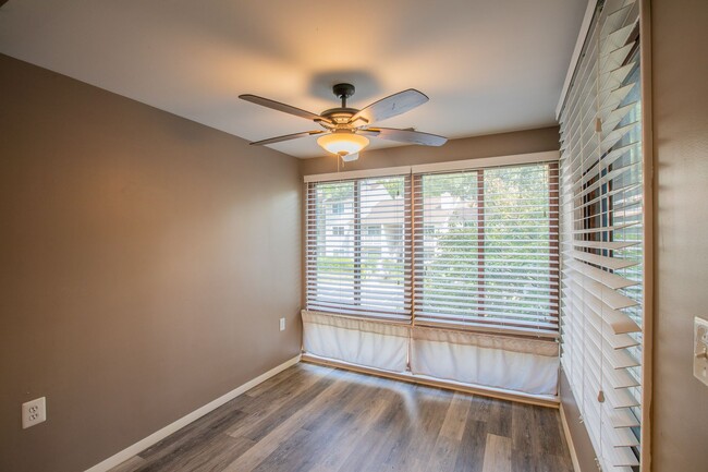 Building Photo - Lovely 2 BR/2 BA Condo in Germantown!