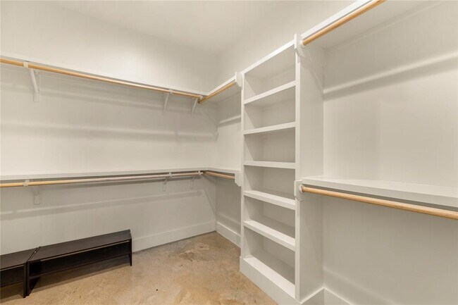 Building Photo - 1129 Henninger St