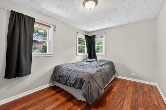 Building Photo - 33356 N Sears Blvd