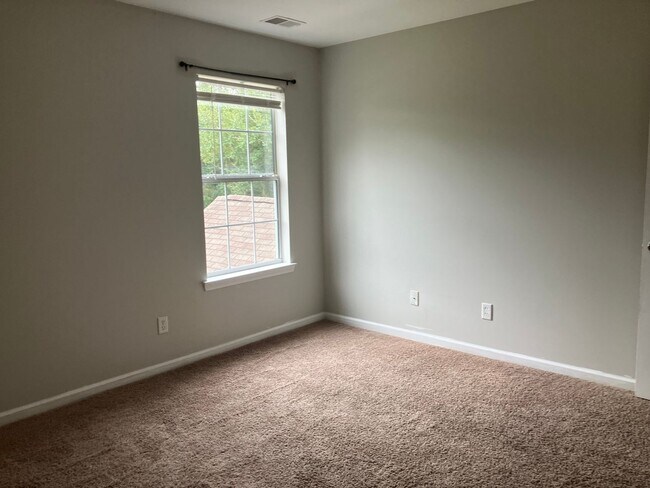 Building Photo - 426 Live Oak Walk
