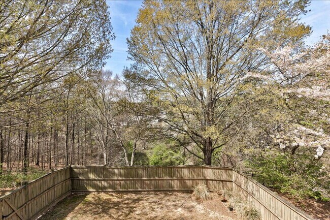 Building Photo - 2540 Alvecot Cir SE