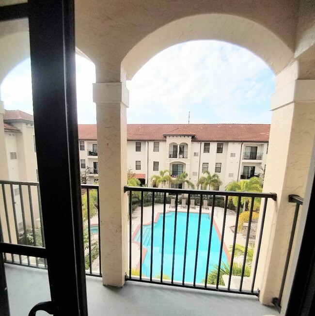 Building Photo - Beautiful 3/2 Pool View Condo  x Rent @ Th...