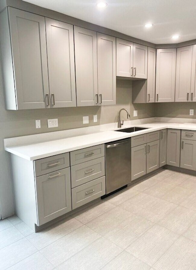 Building Photo - GREAT 3 Bedroom 2.5 Bath in Paradise Valley!