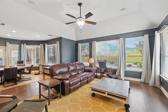 Building Photo - 10701 Los Rios Dr