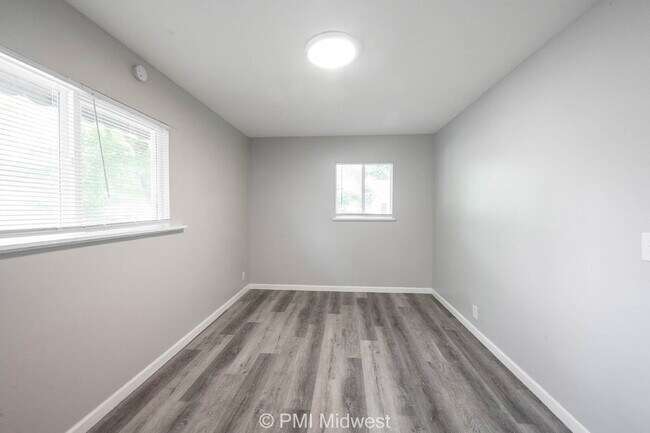 Building Photo - "Charming 3-Bed Home on Dubarry Road – Coz...