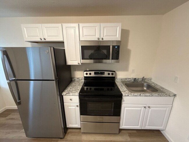 Building Photo - 3361 Portland Rd NE