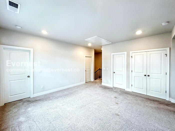 Building Photo - 504 Cunninghame Ct