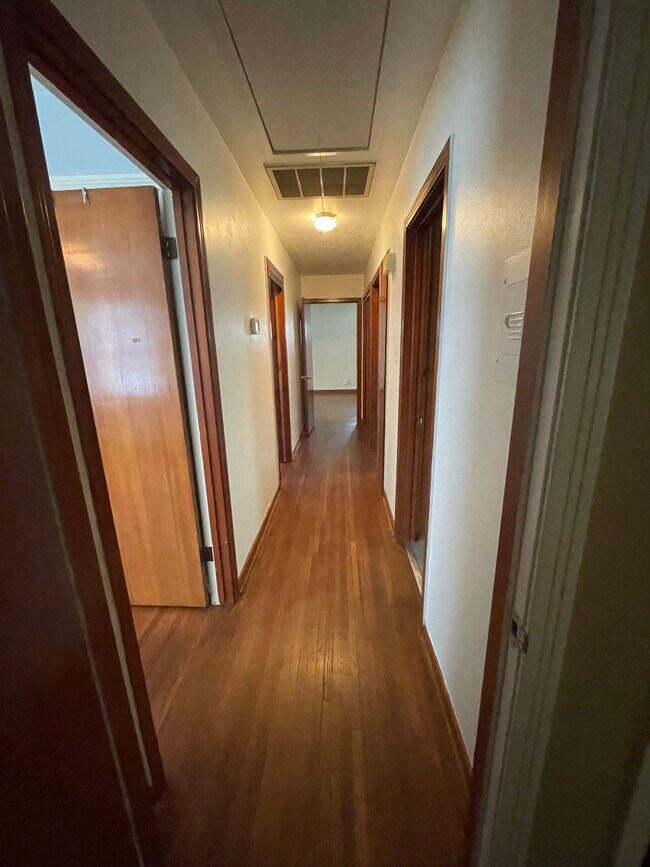 Building Photo - 1010 Peerman Pl