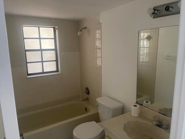 Building Photo - 4259 Oak Terrace Dr