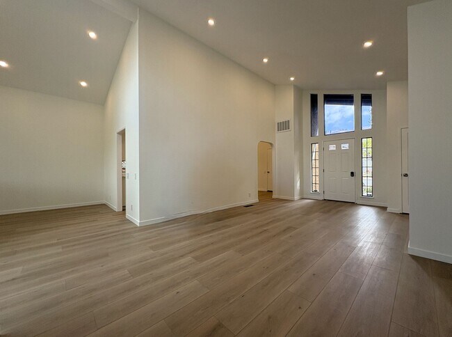 Building Photo - 3532 Rollingside Dr