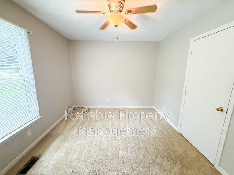 Building Photo - 1606 Cranston Rd