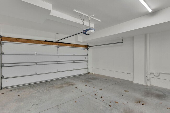 Building Photo - 2712 McGee Trafficway