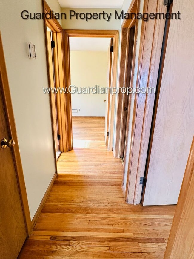 Building Photo - Spacious Richfield Side by Side, Renovated...