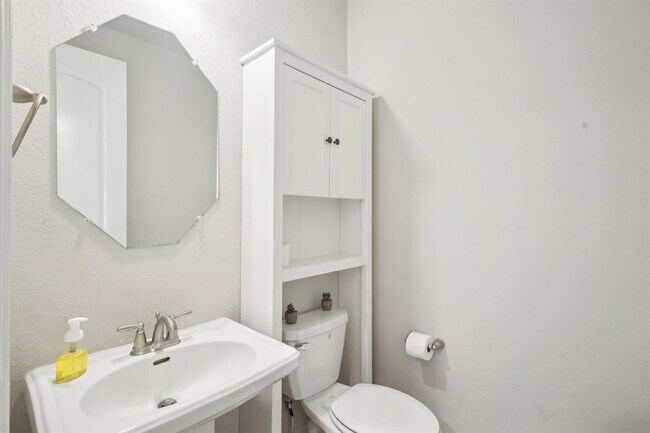 Building Photo - 29446 Westhope Dr