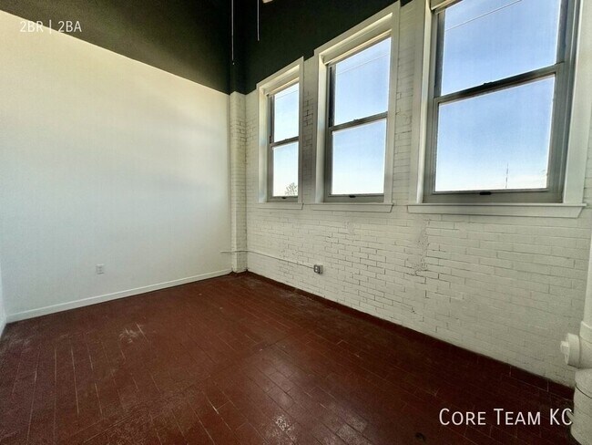 Building Photo - 1180 E 30th St