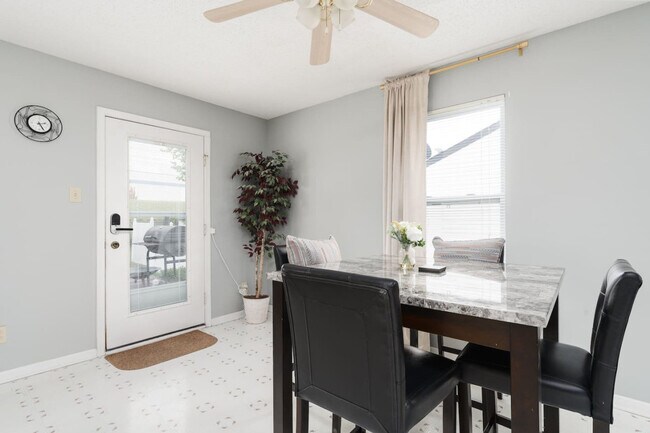 Building Photo - 2155 Shadowbrook Dr