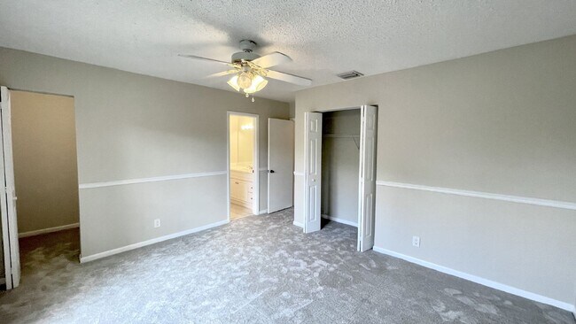 Building Photo - 501 Sandtree Dr