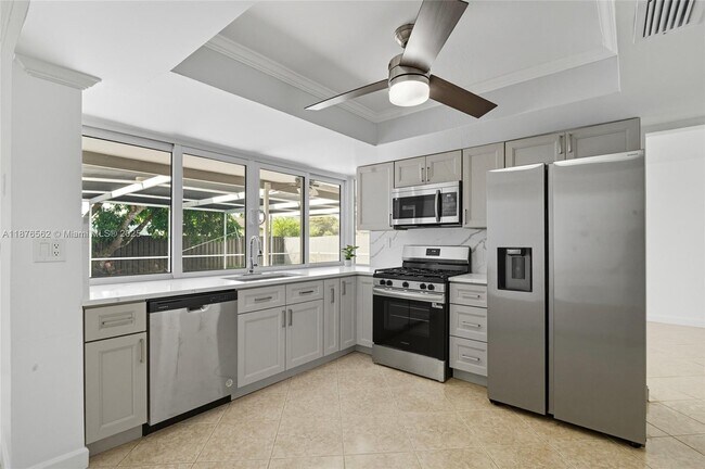 Building Photo - 9710 Sunset Strip